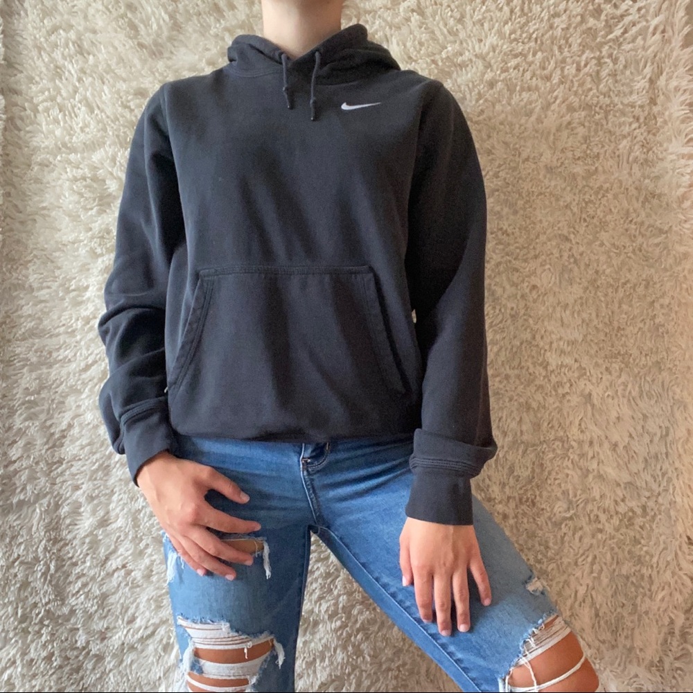 SOLD ON DEPOP-Nike Vintage Black Hoodie - Picture 1 of 3